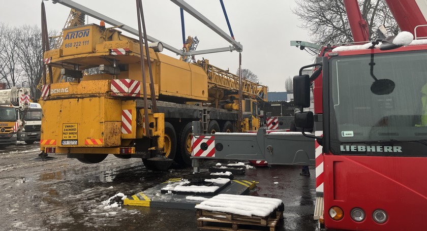 Żuraw elektryczny i nowy trawers 